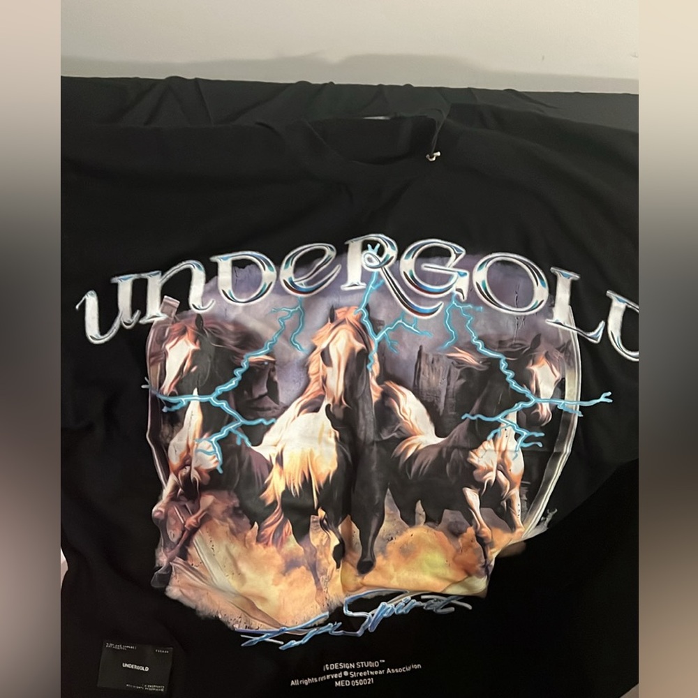 undergold shirt